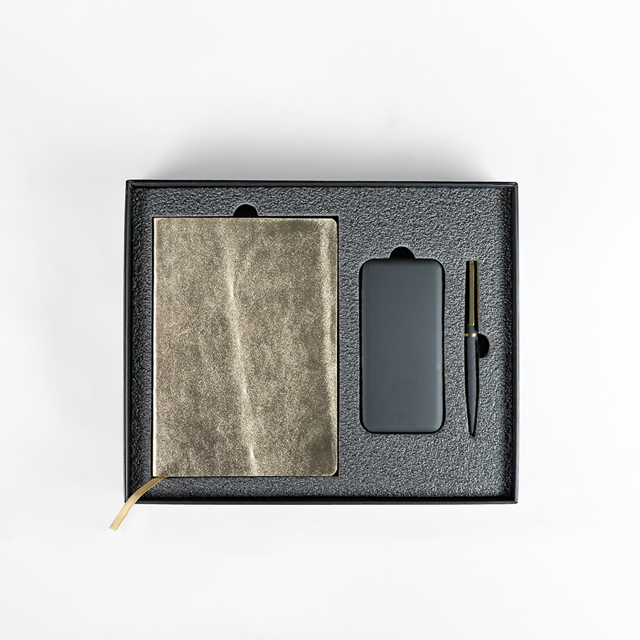 Набор подарочный   GOLDEN: бизнес-блокнот,  ручка  и power bank в коробке с ложементом — фото 2
