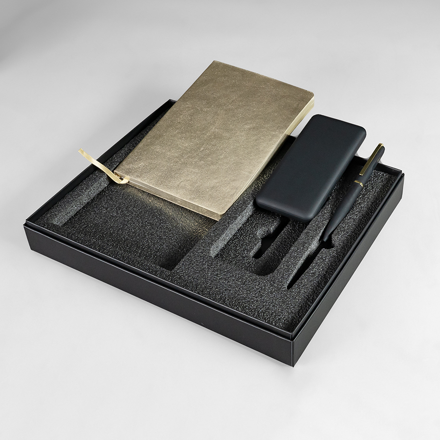 Набор подарочный   GOLDEN: бизнес-блокнот,  ручка  и power bank в коробке с ложементом — фото 7