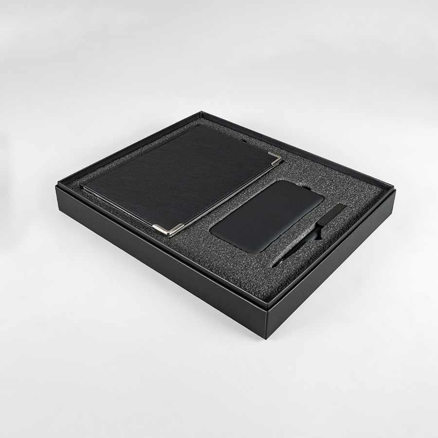 Набор подарочный KENNEDY: ежедневник, ручка и power bank в коробке  с ложементом — фото 3