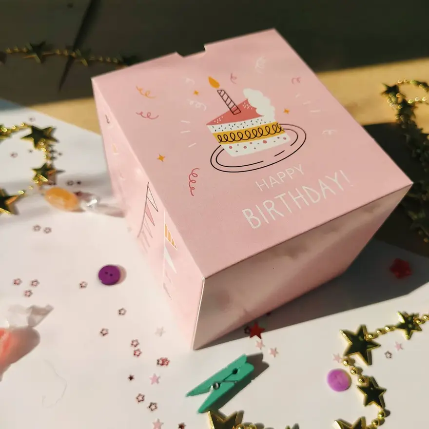 Подарочная коробка Happy Birthday с полноцветной печатью