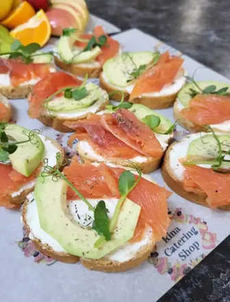 Пергаментная бумага с логотипом Rina Catering Shop — подложка под канапе
