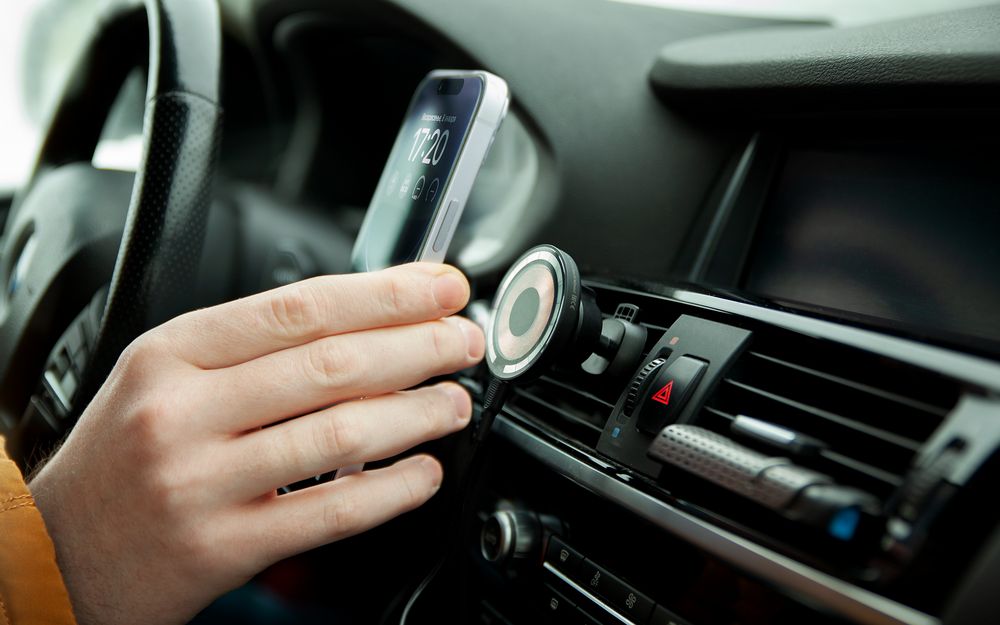 Держатель для смартфона Cooper Auto Wireless с беспроводной зарядкой, черный — фото 11