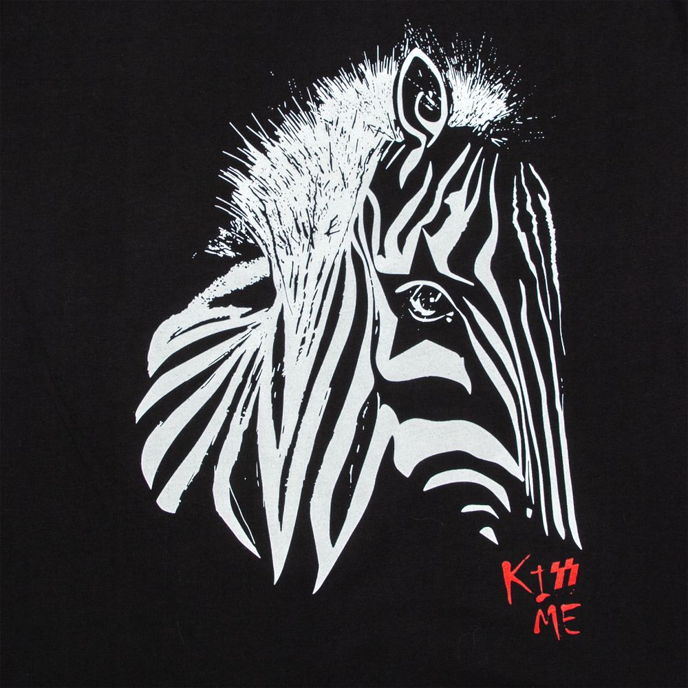 Футболка женская «Арт-рокстар. Kiss Me», черная — фото 3