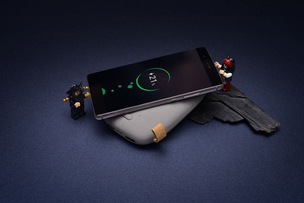 Аккумулятор с беспроводной зарядкой Pebble Wireless 9000 мАч, серый — фото 1