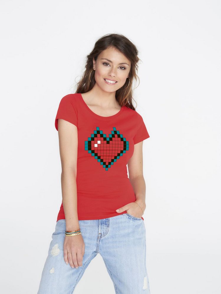 Футболка женская Pixel Heart, красная — фото 2