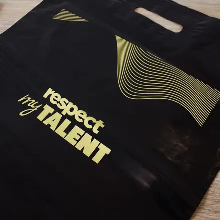 Чёрный ПВД пакет с золотой печатью Respect My Talent