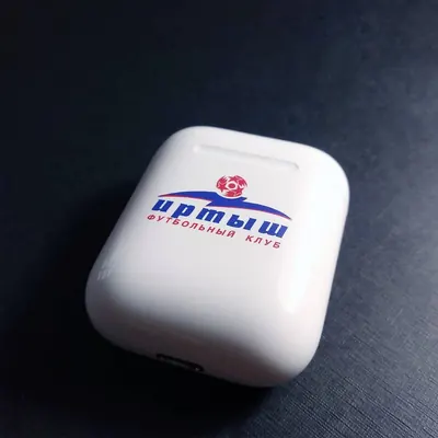 TWS-наушники с логотипом компании в подарок клиенту