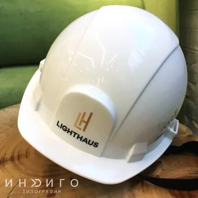 Самоклеящиеся наклейки с логотипом компании на технике и оборудовании
