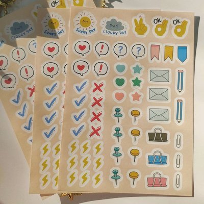Печать круглых наклеек с фигурной вырубкой по контуру